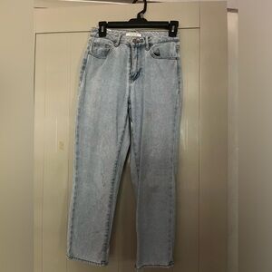 Low rise short mom jeans